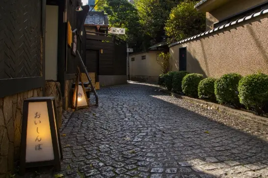 写真:神楽坂の石畳
